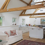 Chevrons en bois à l'intérieur de la cuisine