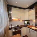 Rideau transparent sur la fenêtre de la cuisine