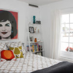 Intérieur d'une chambre d'enfant avec balcon