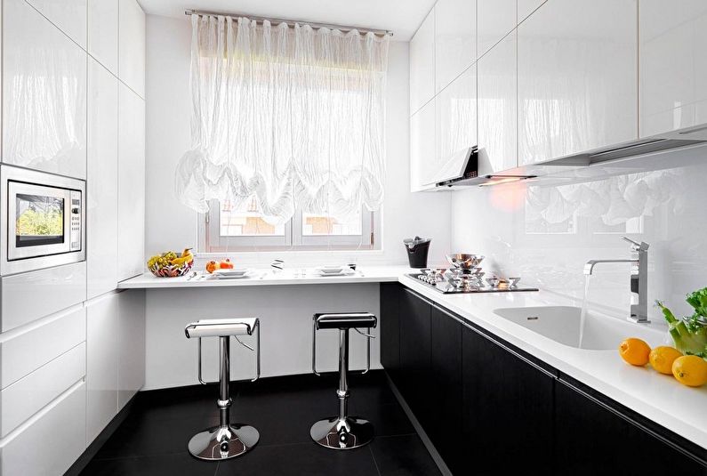 Lieu à manger au lieu du rebord de la fenêtre dans une petite cuisine