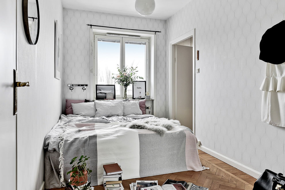 Intérieur de petite chambre de style scandinave