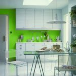 Λευκή κουζίνα με ασβέστη ασβέστη