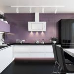 Hud condong putih dengan lampu latar