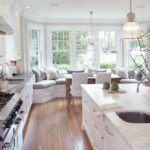 Sàn gỗ trong nhà bếp của một ngôi nhà riêng