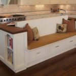 Sofa trắng có kệ tích hợp