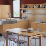 Intérieur de cuisine avec coin repas dédié