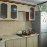 กระจกใสที่ประตูตู้ติดผนัง