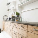 Γραμμική κουζίνα χωρίς κρεμαστά ντουλάπια