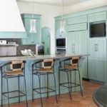 Bar najis yang bergaya pada bingkai logam