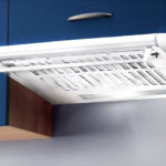 Kain salji putih dalam alat dengar biru