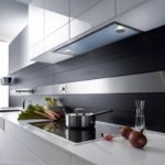 Lapisan kelabu dengan jalur perak