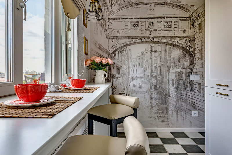 Papiers peints dans une petite cuisine classique