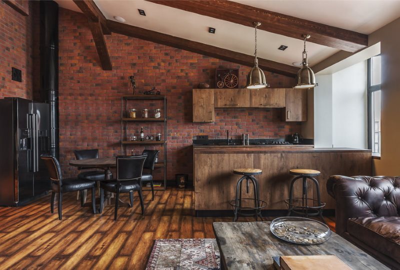 Τούβλο τοίχου σε μια μοντέρνα κουζίνα