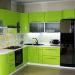 Τα έπιπλα κουζίνας από ασβέστη συνδυάζονται καλά με μπεζ και μπλε