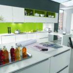 nejtralnyj-seryj-horosho-sochetaetsya-s-zeleny-ottenkom