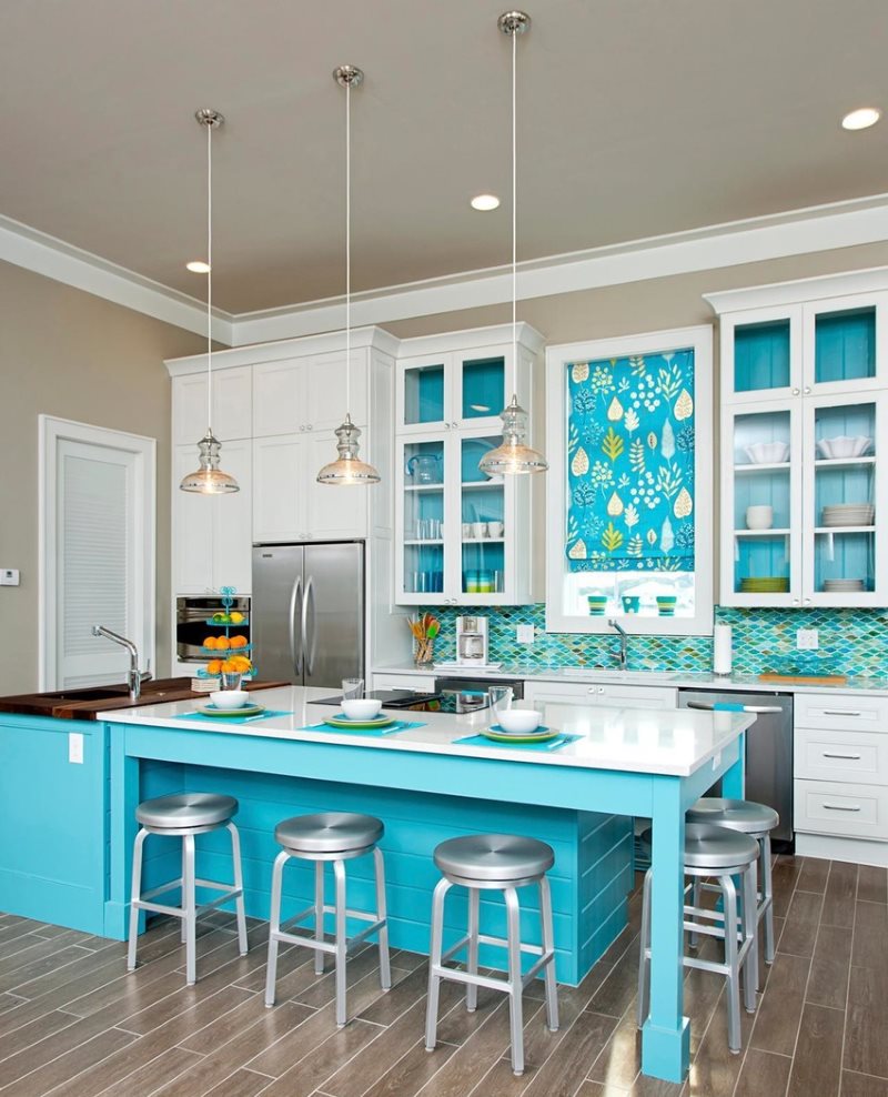 Intérieur d'une cuisine turquoise dans un style moderne