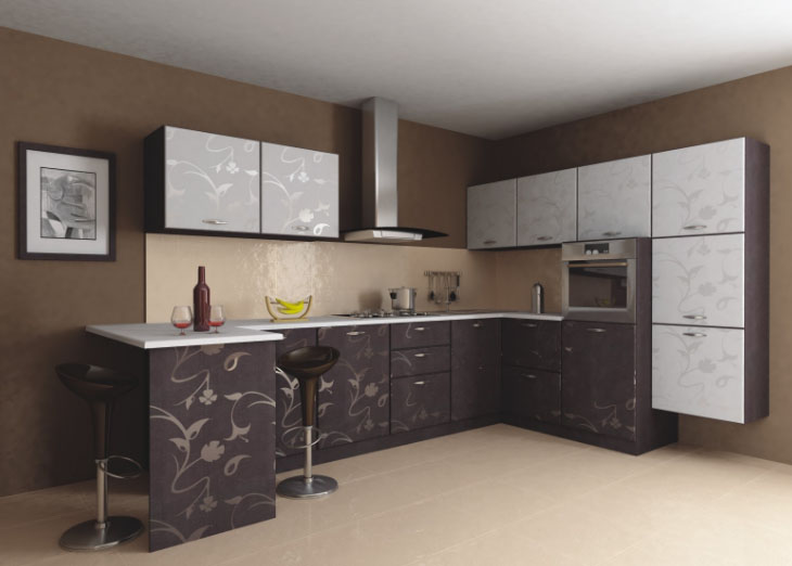 Plafond blanc dans la cuisine avec plancher de café