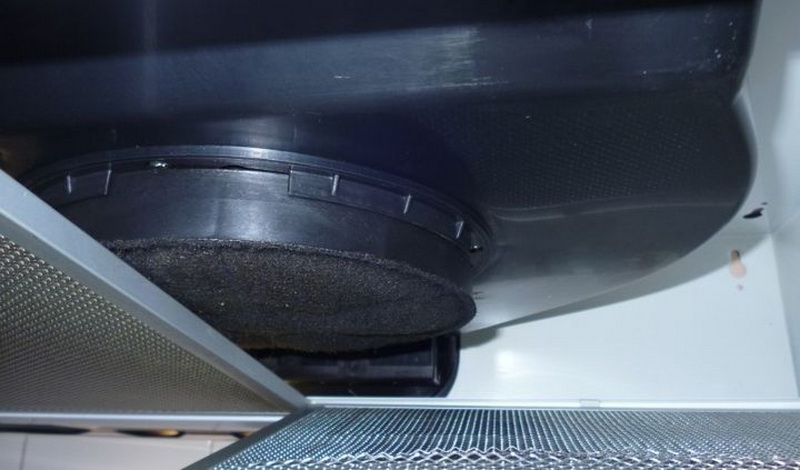 Hud memasak dengan penapis karbon