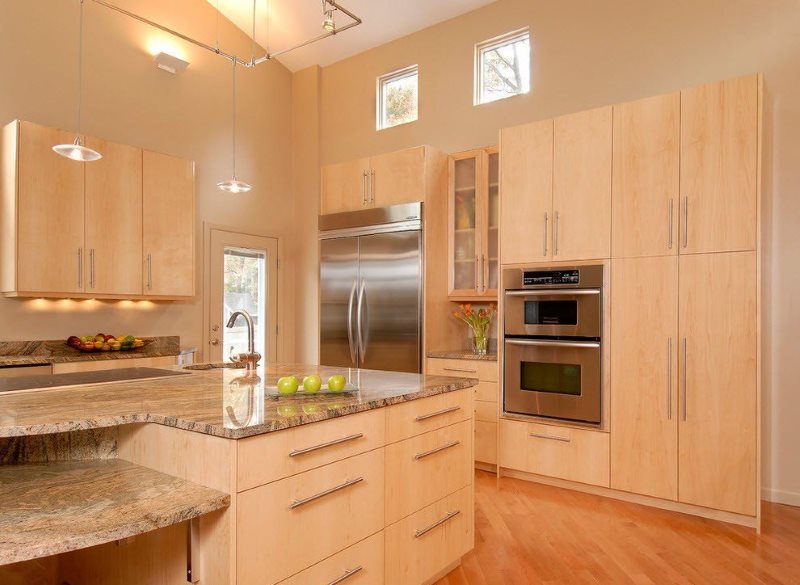 สองหน้าต่างเล็ก ๆ เหนือห้องครัว