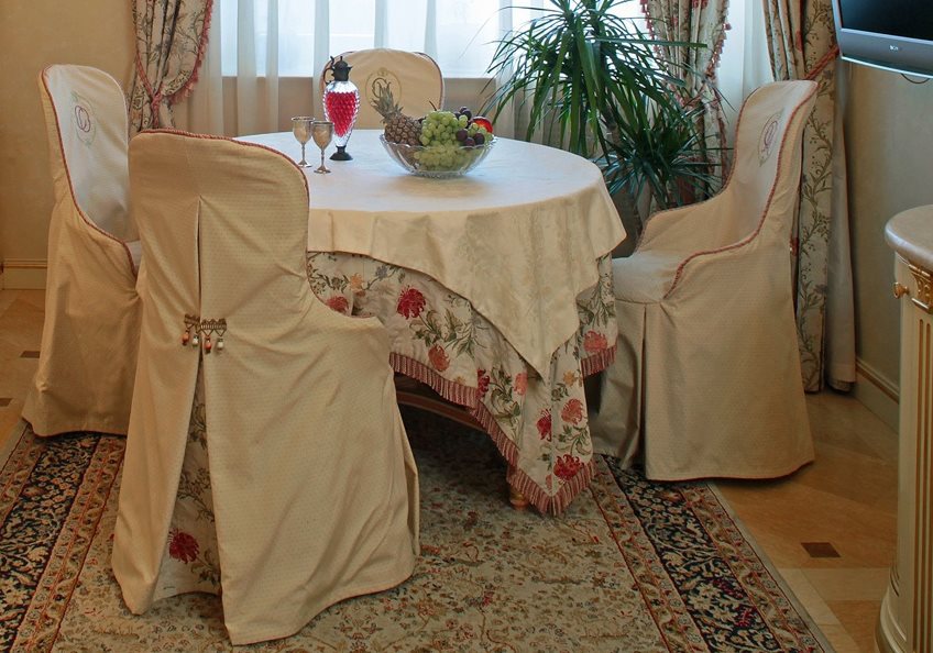 Sandalye kapaklı mutfak yemek alanı