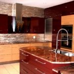 Batu buatan dalam hiasan dapur