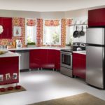 Interior dapur dengan semenanjung yang selesa