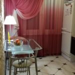 Tirai cahaya dalam burgundy