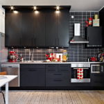 Kabinet hitam ke siling dapur