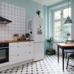 Plancher de cuisine de style scandinave noir et blanc
