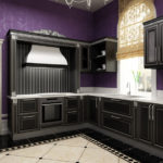 Perabot hitam di latar belakang dinding terung