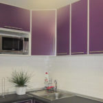 Dapur dengan tenggelam di sudut