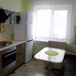 Serviette verte sur la table à manger