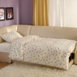 Coin nuit sur le canapé de la cuisine