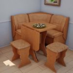 Πτυσσόμενο τραπέζι στην κουζίνα