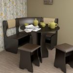 Σκούρα μαξιλαράκια