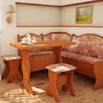 Γωνιά κουζίνας με δύο σκαμπό