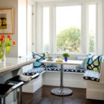 Γωνιά κουζίνας σε σχήμα U σε παράθυρο κόλπου