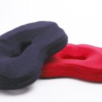 Deux coussin pour s'asseoir sur un fauteuil