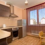 การออกแบบห้องครัวพร้อมผ้าม่าน