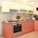 มุมครัวพร้อมเครื่องใช้ไฟฟ้าในตัว