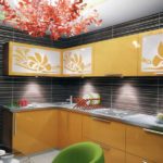 การออกแบบห้องครัวพร้อมโคมระย้าดั้งเดิม