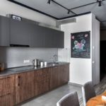 Duvar dolaplarının gri yüzeyleri