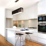 Modern bir mutfakta ankastre cihazlar