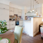 alçak bölmeli mutfak-oturma odasının imar edilmesi