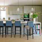 Çanta üzerinde bir bar tabure