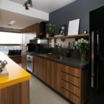 Spoturi pe tavanul bucătăriei într-o casă privată