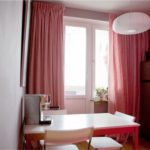 ผ้าม่านสีแดงในห้องครัว