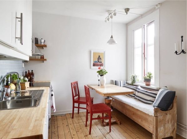 เก้าอี้สีแดง