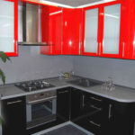 ห้องครัวเล็ก ๆ มุมดำและแดง