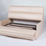 Η διαδικασία αναδίπλωσης ενός γαλλικού πτυσσόμενου κρεβατιού τύπου μικρού καναπέ